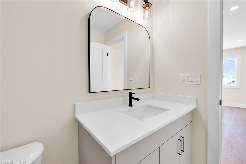 160 Craddock Boulevard, Jarvis, ON - Indoor Photo Showing Bathroom