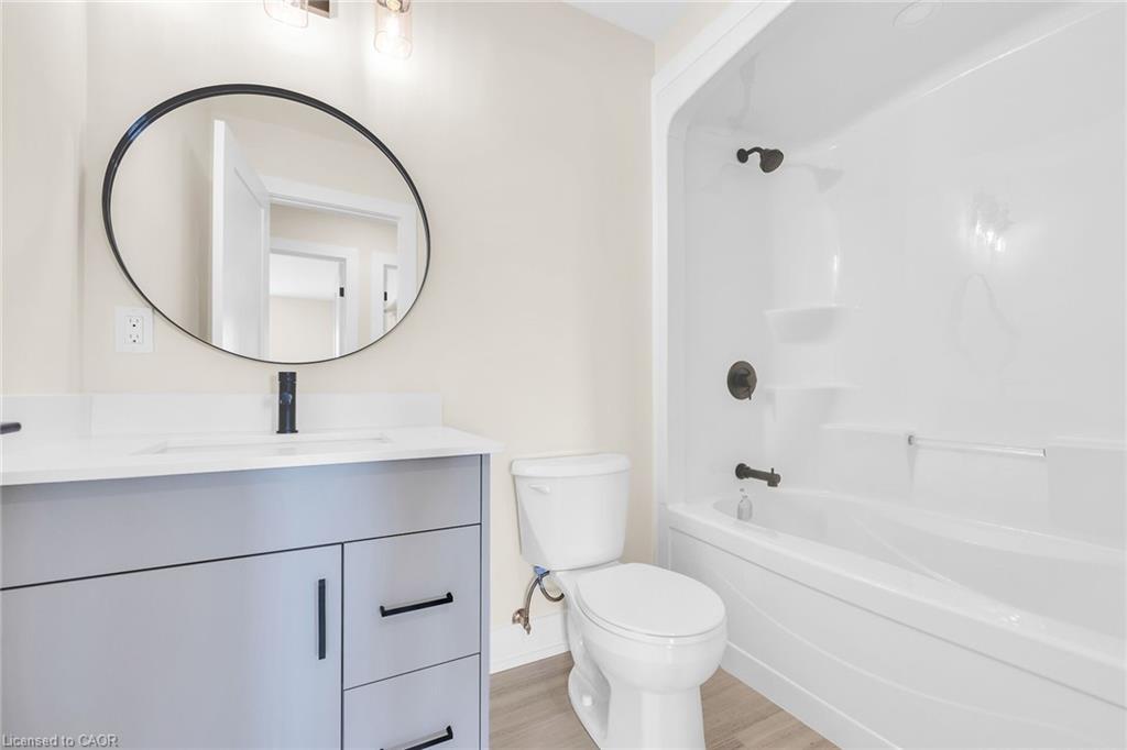 160 Craddock Boulevard, Jarvis, ON - Indoor Photo Showing Bathroom