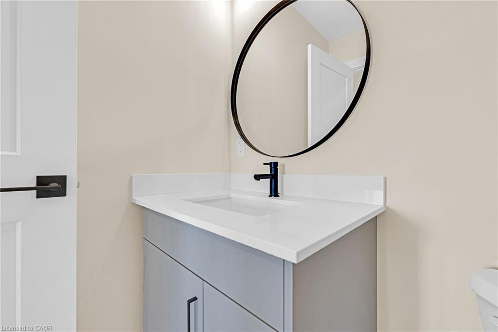 160 Craddock Boulevard, Jarvis, ON - Indoor Photo Showing Bathroom