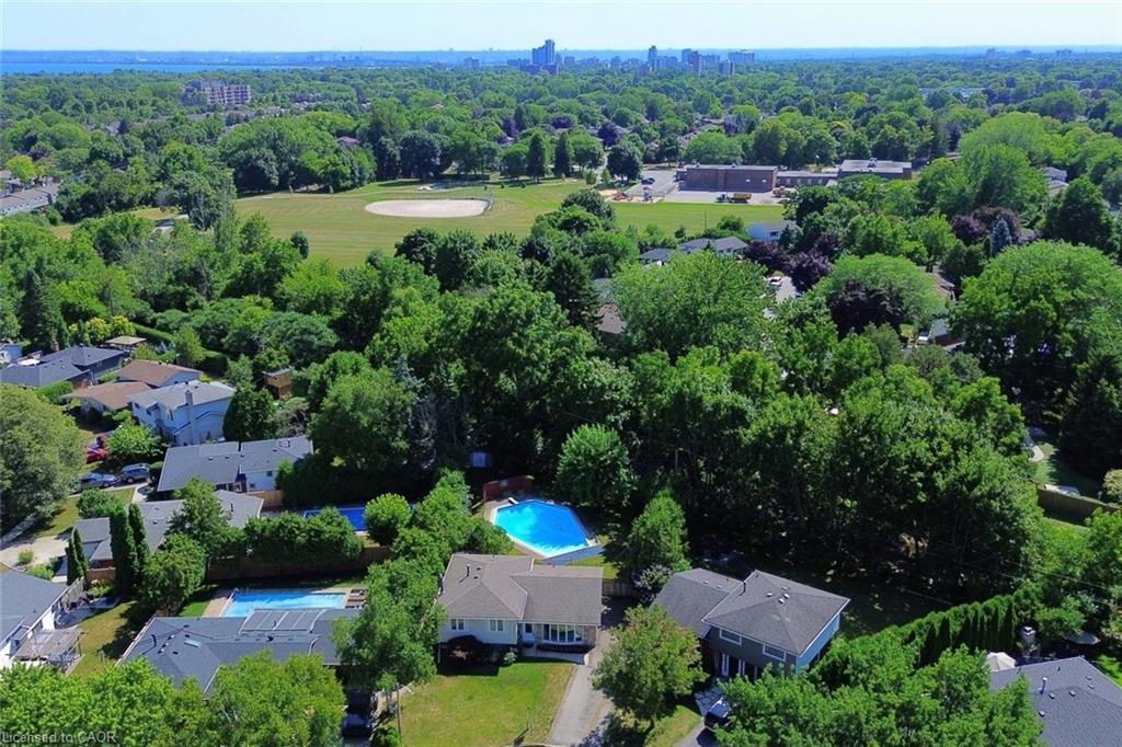552 Hull Court, Burlington, ON - Outdoor With View