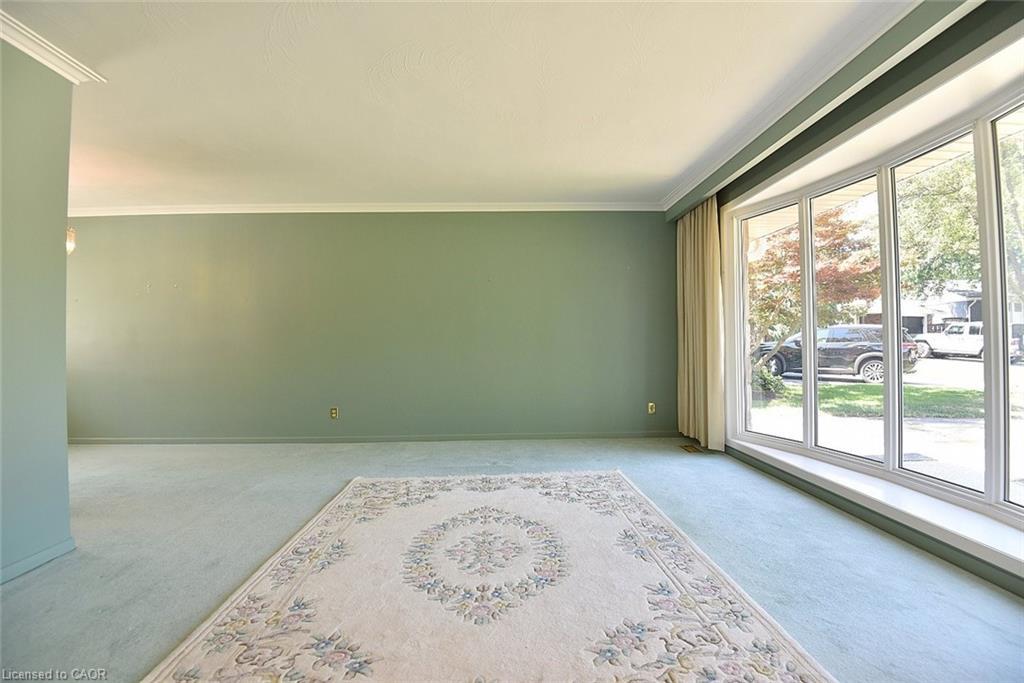 552 Hull Court, Burlington, ON - Indoor Photo Showing Other Room