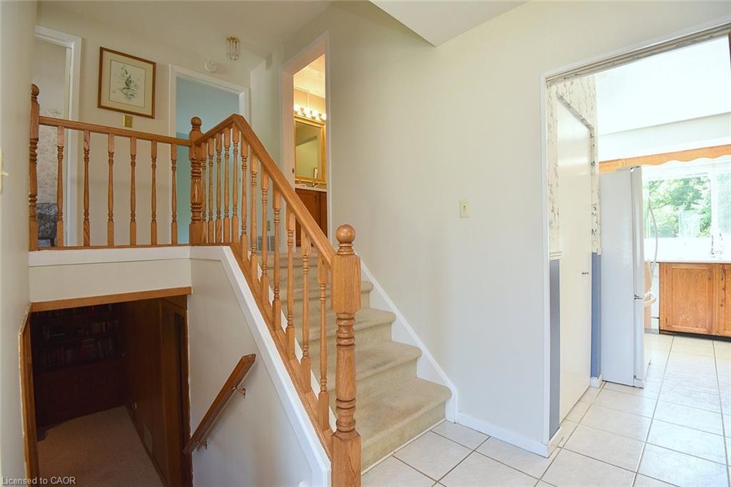 552 Hull Court, Burlington, ON - Indoor Photo Showing Other Room