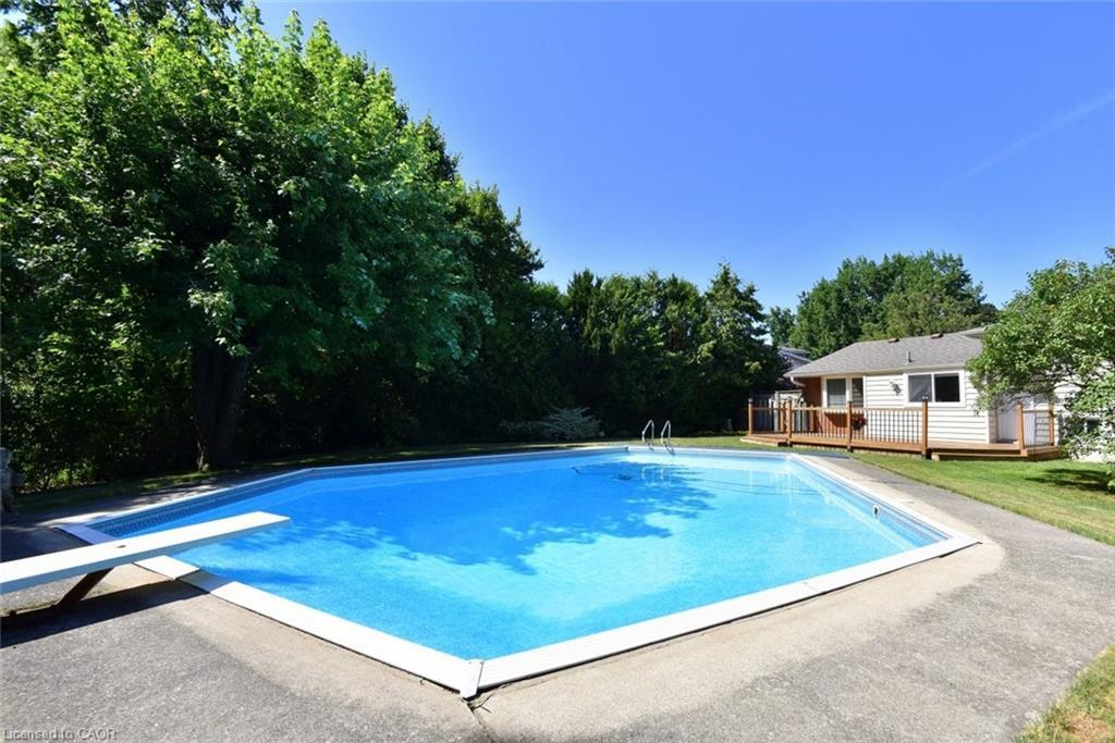 552 Hull Court, Burlington, ON - Outdoor With In Ground Pool With Backyard