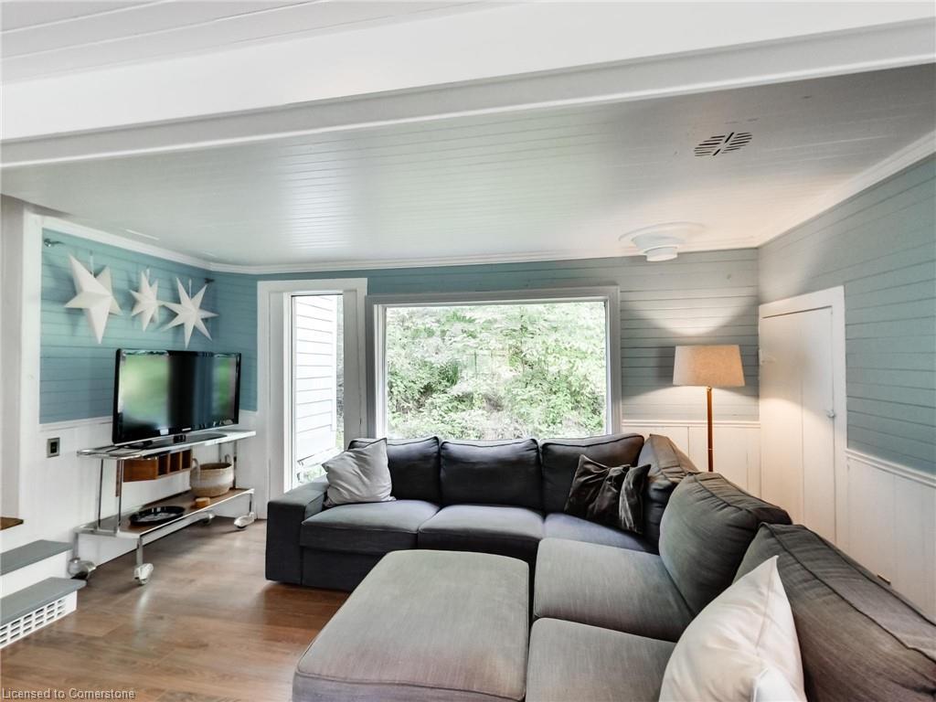 6142 Guelph Line, Burlington, ON - Indoor Photo Showing Living Room