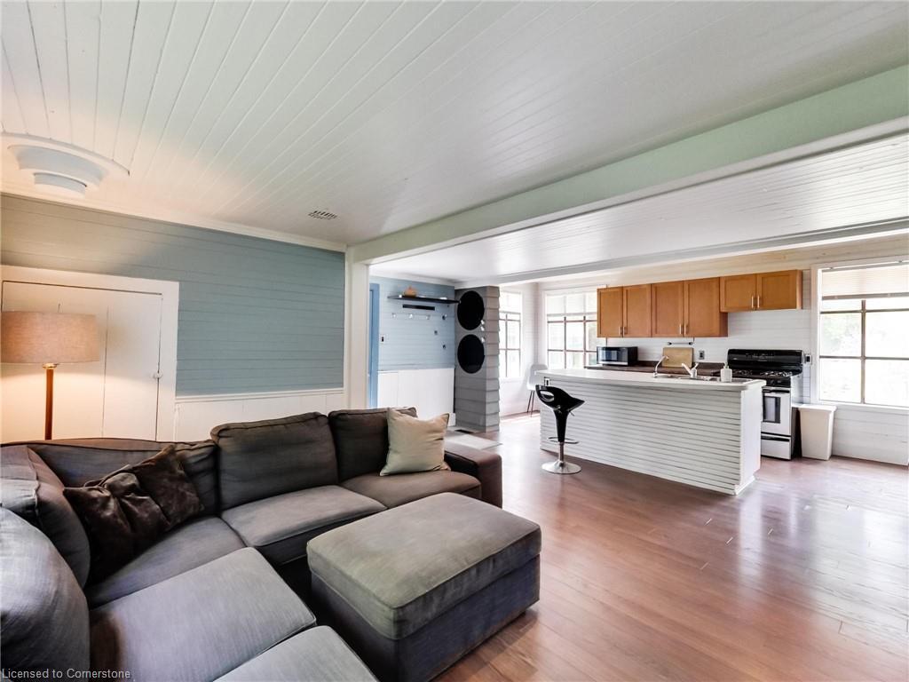 6142 Guelph Line, Burlington, ON - Indoor Photo Showing Living Room