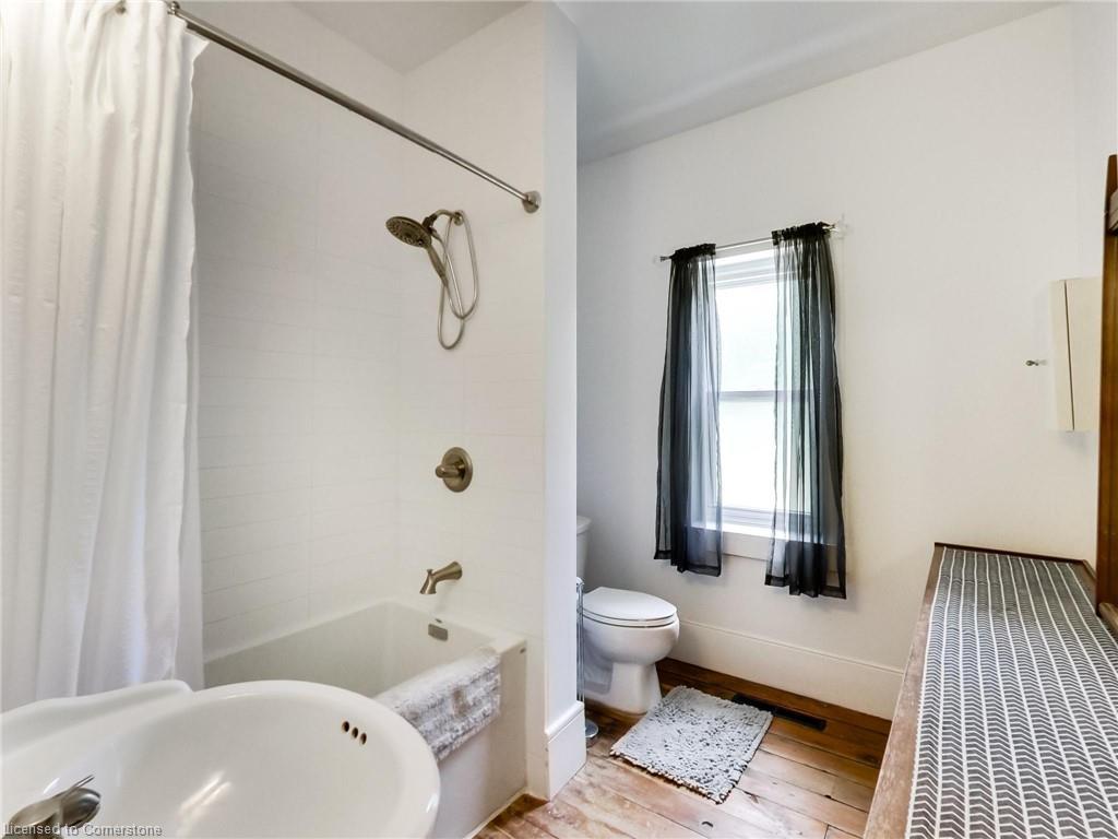 6142 Guelph Line, Burlington, ON - Indoor Photo Showing Bathroom