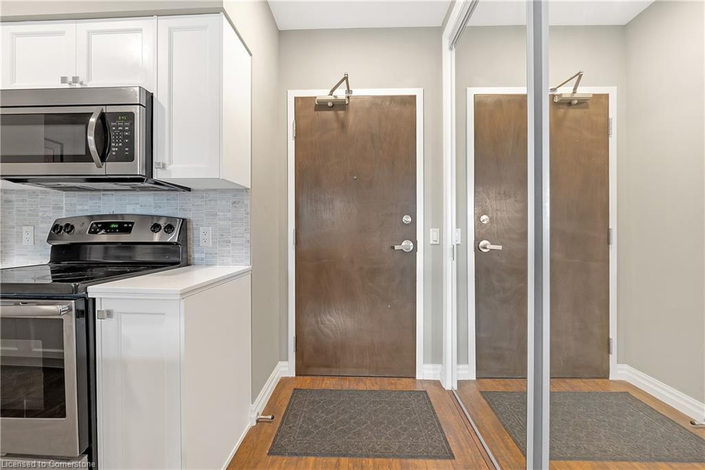 1006-112 King Street E, Hamilton, ON - Indoor Photo Showing Kitchen
