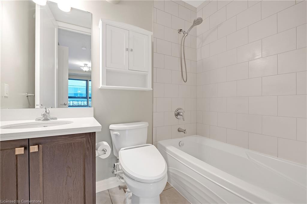 1006-112 King Street E, Hamilton, ON - Indoor Photo Showing Bathroom