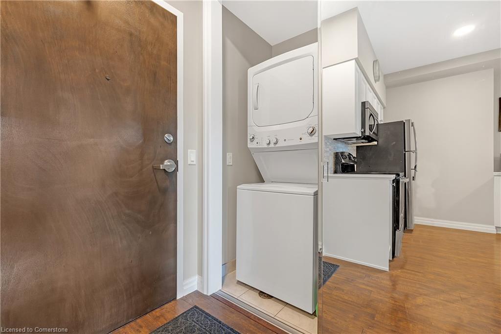 1006-112 King Street E, Hamilton, ON - Indoor Photo Showing Laundry Room