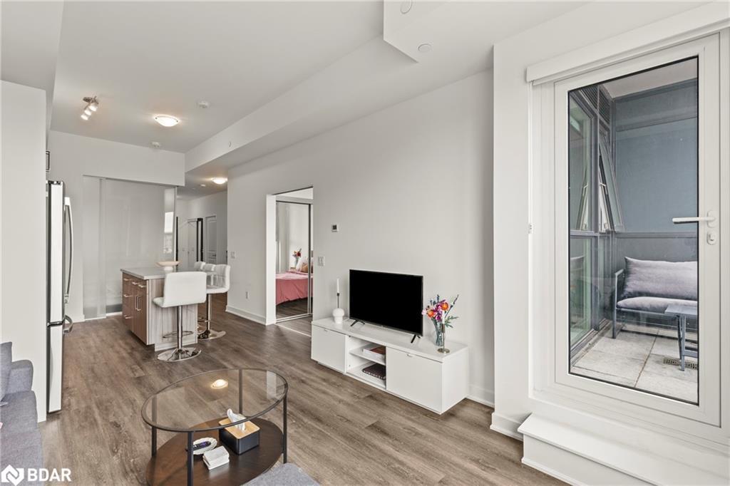 307-2007 James Street Street, Burlington, ON - Indoor