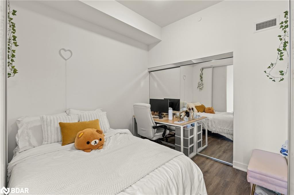 307-2007 James Street Street, Burlington, ON - Indoor Photo Showing Bedroom