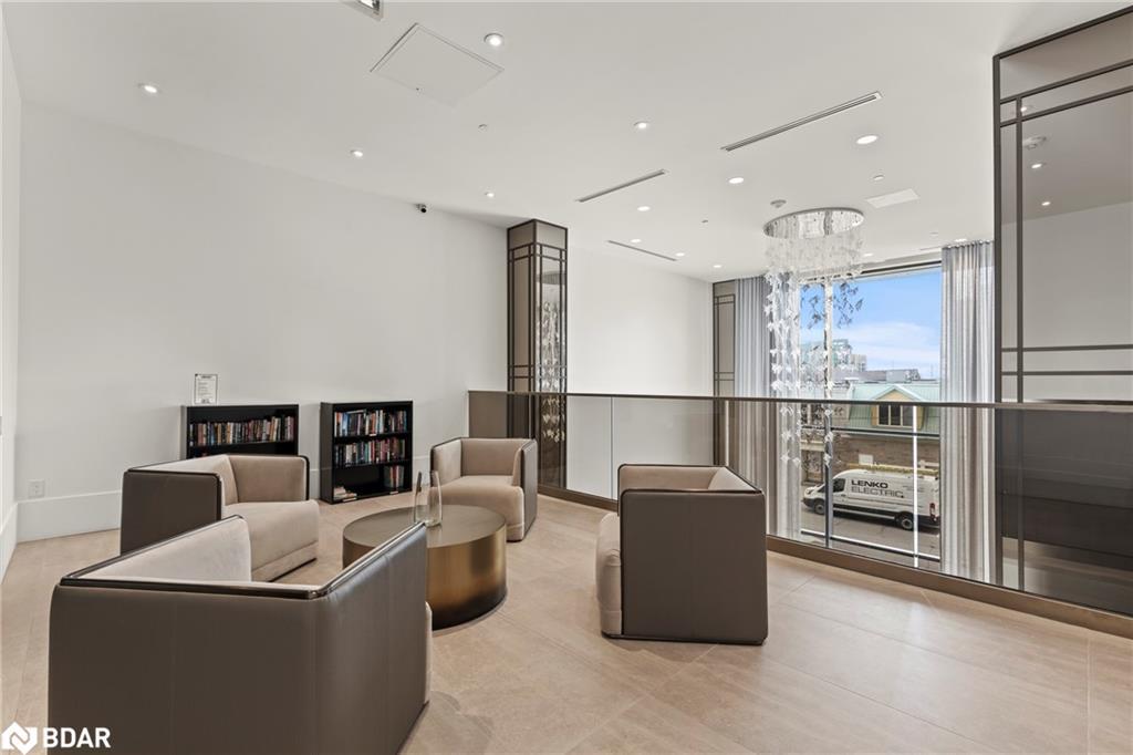 307-2007 James Street Street, Burlington, ON - Indoor Photo Showing Other Room