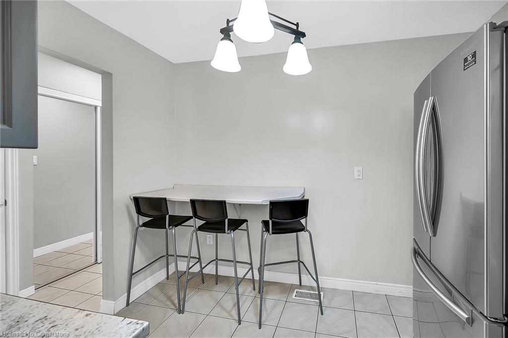 18-1460 Garth Street, Hamilton, ON - Indoor