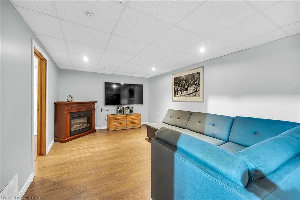 18-1460 Garth Street, Hamilton, ON - Indoor With Fireplace