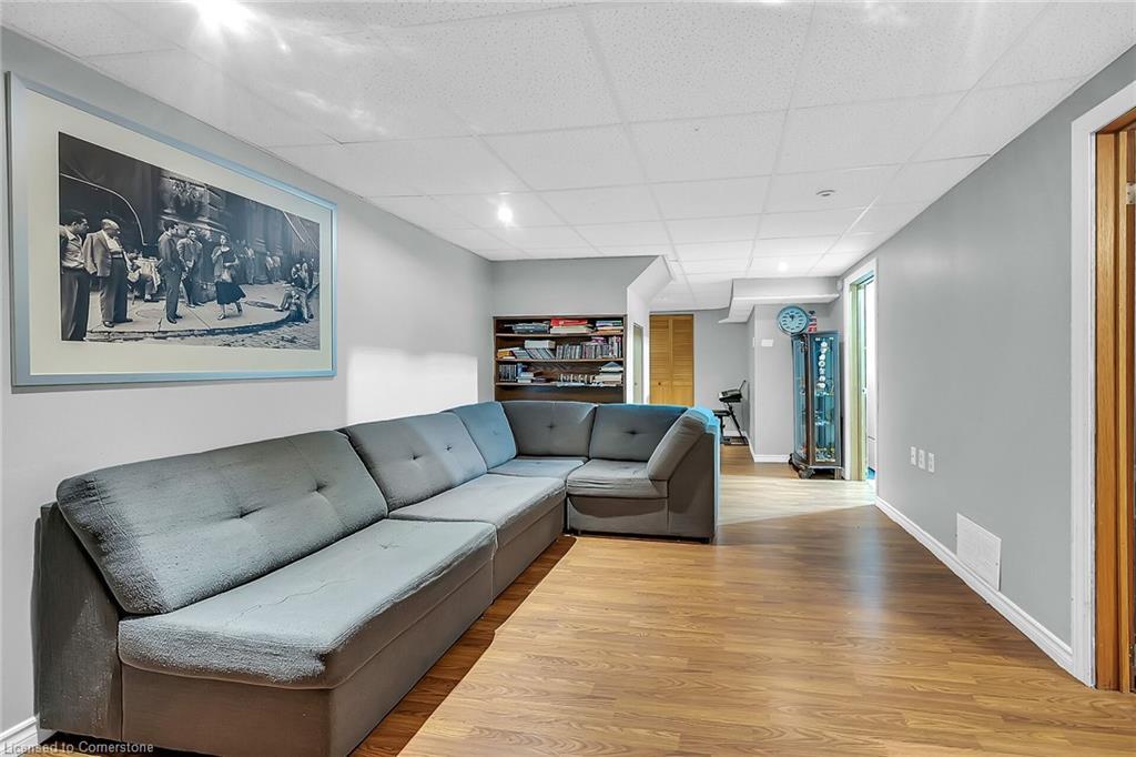 18-1460 Garth Street, Hamilton, ON - Indoor Photo Showing Living Room