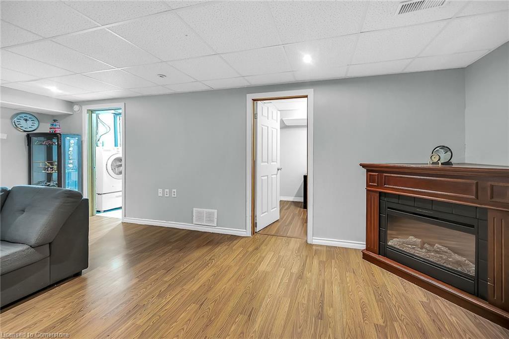 18-1460 Garth Street, Hamilton, ON - Indoor Photo Showing Living Room With Fireplace