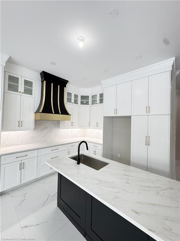 143 Klein Circle, Ancaster, ON - Indoor Photo Showing Kitchen