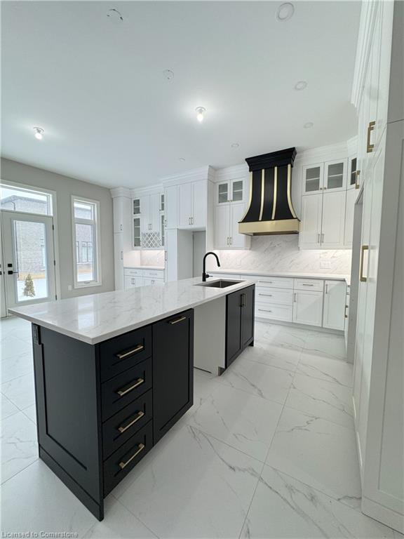 143 Klein Circle, Ancaster, ON - Indoor Photo Showing Kitchen With Upgraded Kitchen