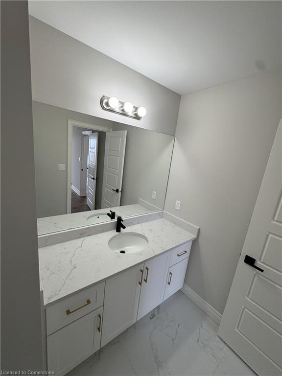 143 Klein Circle, Ancaster, ON - Indoor Photo Showing Bathroom