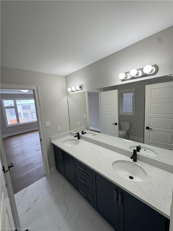 143 Klein Circle, Ancaster, ON - Indoor Photo Showing Bathroom