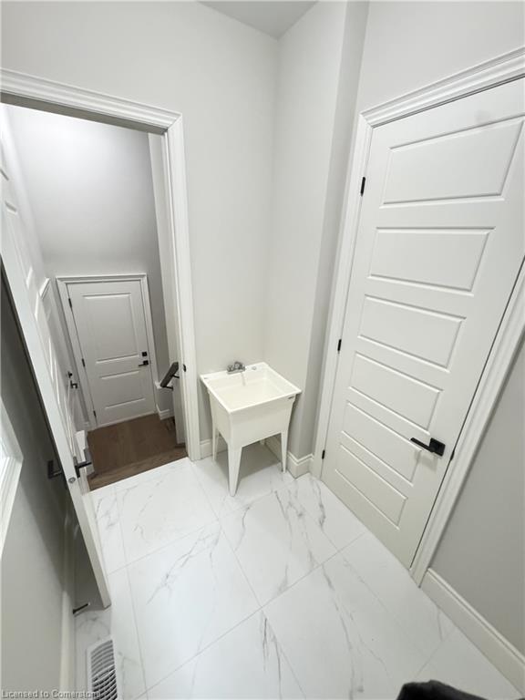 143 Klein Circle, Ancaster, ON - Indoor Photo Showing Other Room