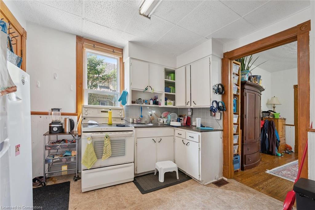 133 Joseph Street, Kitchener, ON - Indoor Photo Showing Kitchen