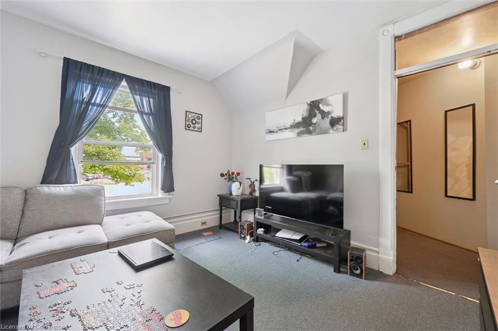 133 Joseph Street, Kitchener, ON - Indoor Photo Showing Living Room