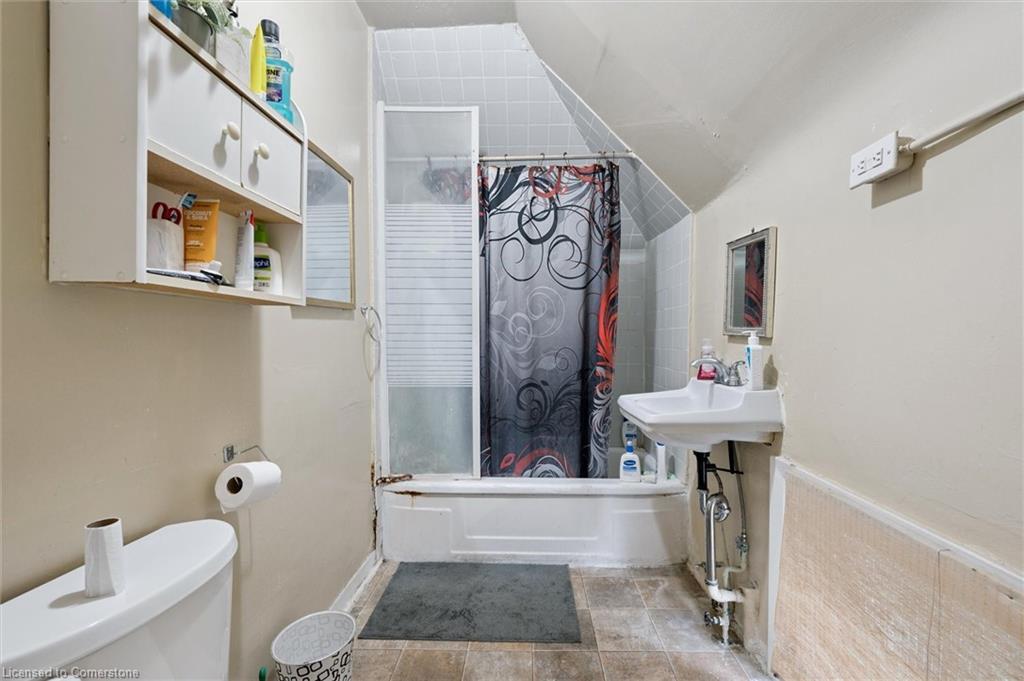 133 Joseph Street, Kitchener, ON - Indoor Photo Showing Bathroom