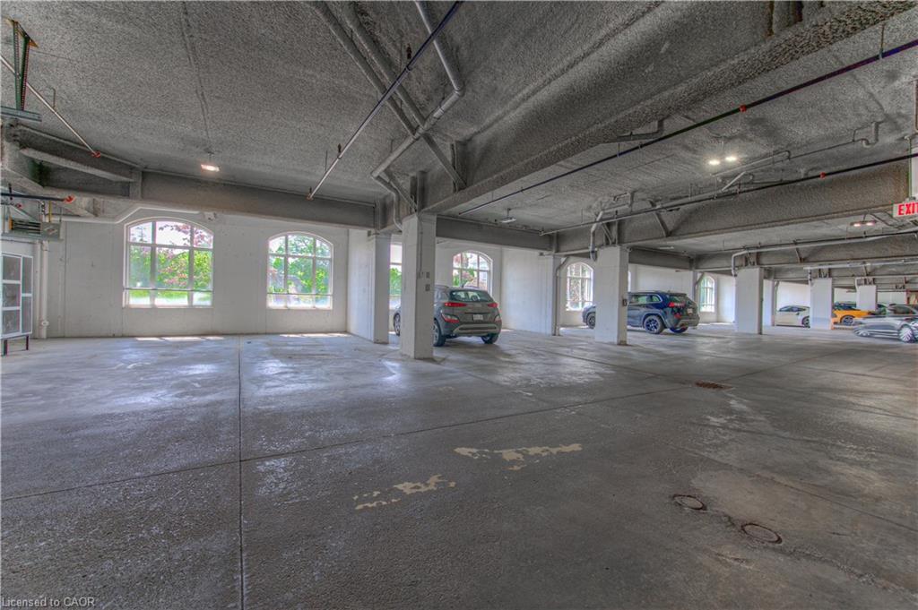 407-155 Water Street S, Cambridge, ON - Indoor Photo Showing Garage