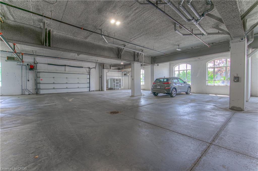 407-155 Water Street S, Cambridge, ON - Indoor Photo Showing Garage
