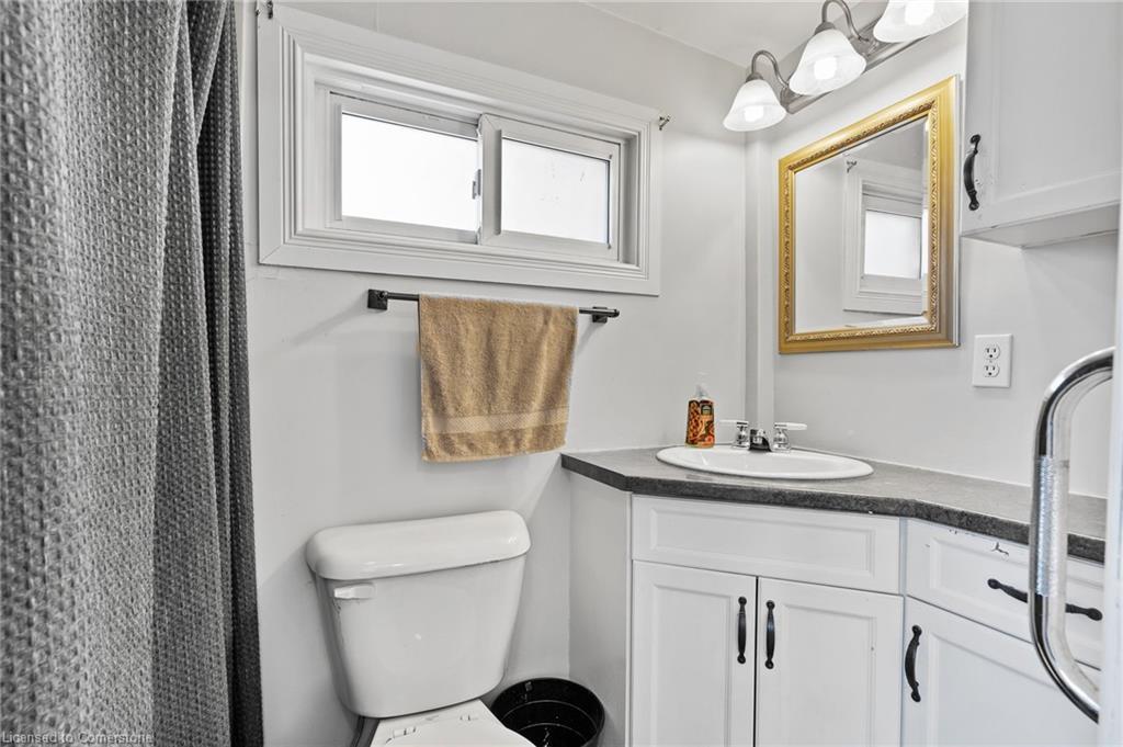 111 Rykert Street, St. Catharines, ON - Indoor Photo Showing Bathroom