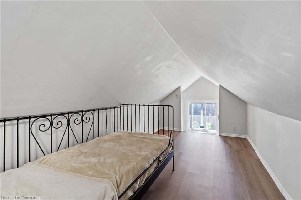 111 Rykert Street, St. Catharines, ON - Indoor Photo Showing Bedroom