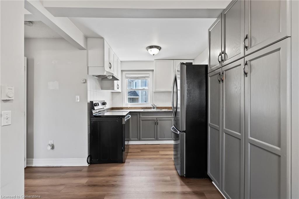 111 Rykert Street, St. Catharines, ON - Indoor Photo Showing Kitchen