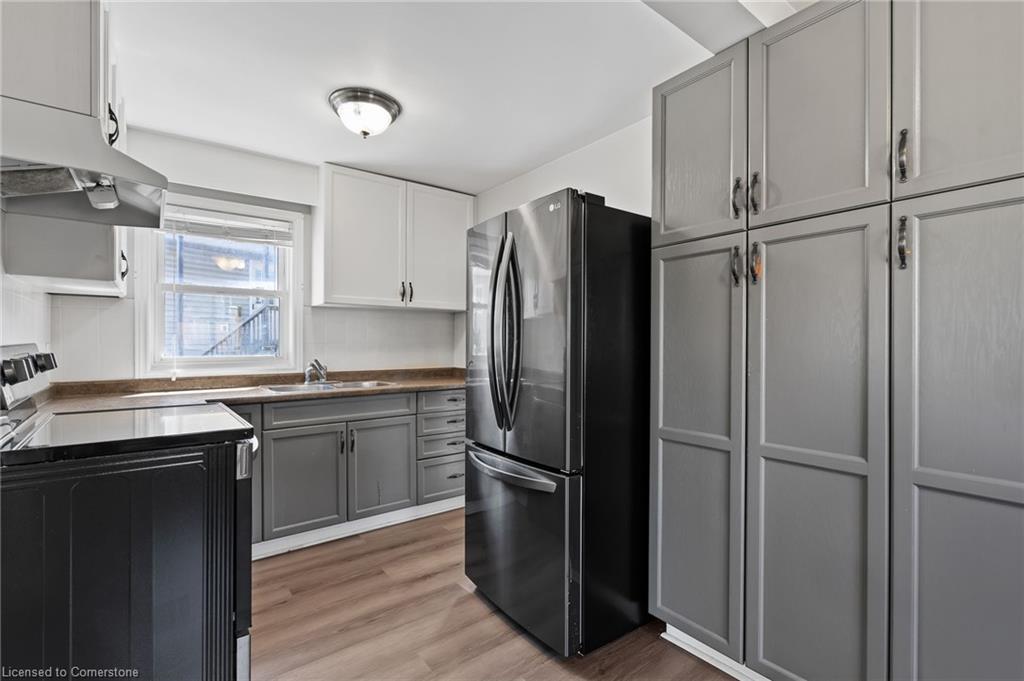111 Rykert Street, St. Catharines, ON - Indoor Photo Showing Kitchen