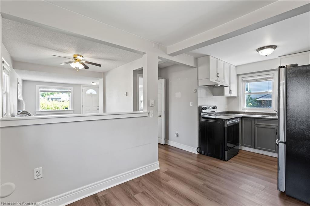 111 Rykert Street, St. Catharines, ON - Indoor Photo Showing Kitchen