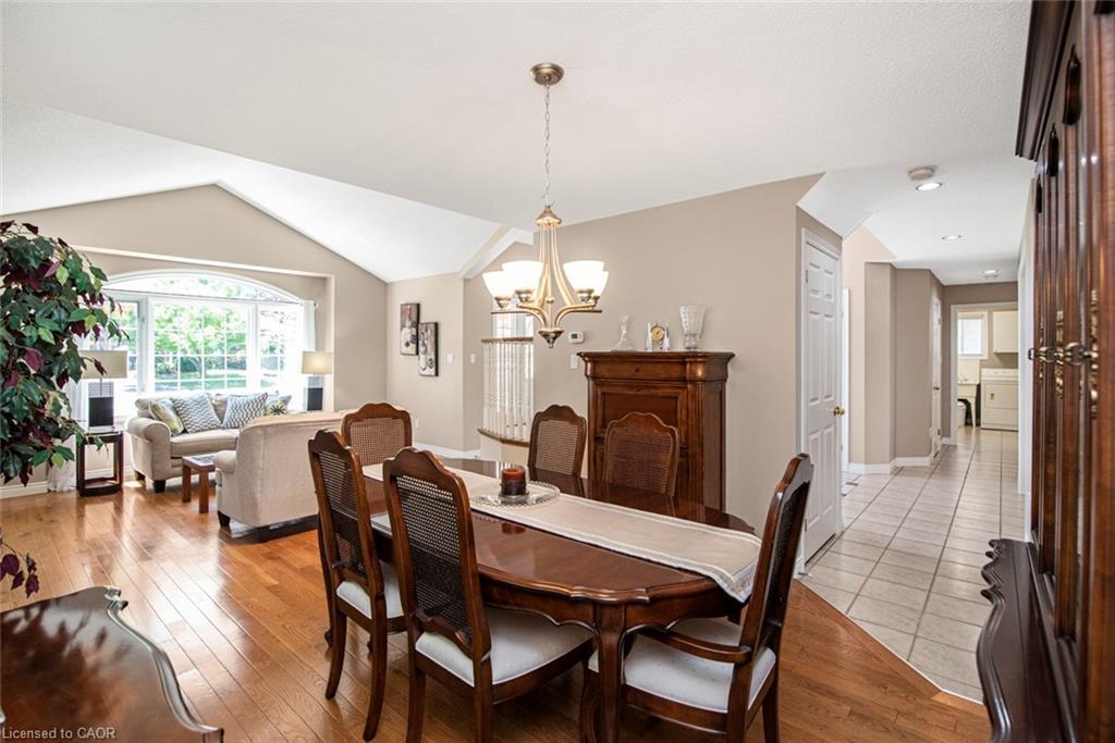149 Dorchester Drive, Grimsby, ON - Indoor Photo Showing Dining Room