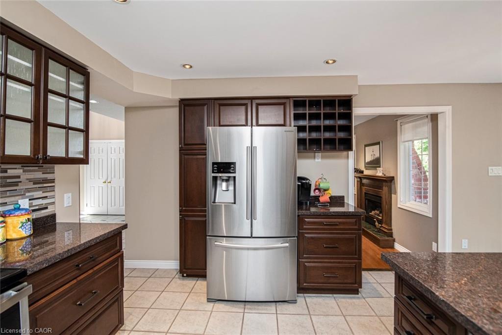 149 Dorchester Drive, Grimsby, ON - Indoor Photo Showing Kitchen
