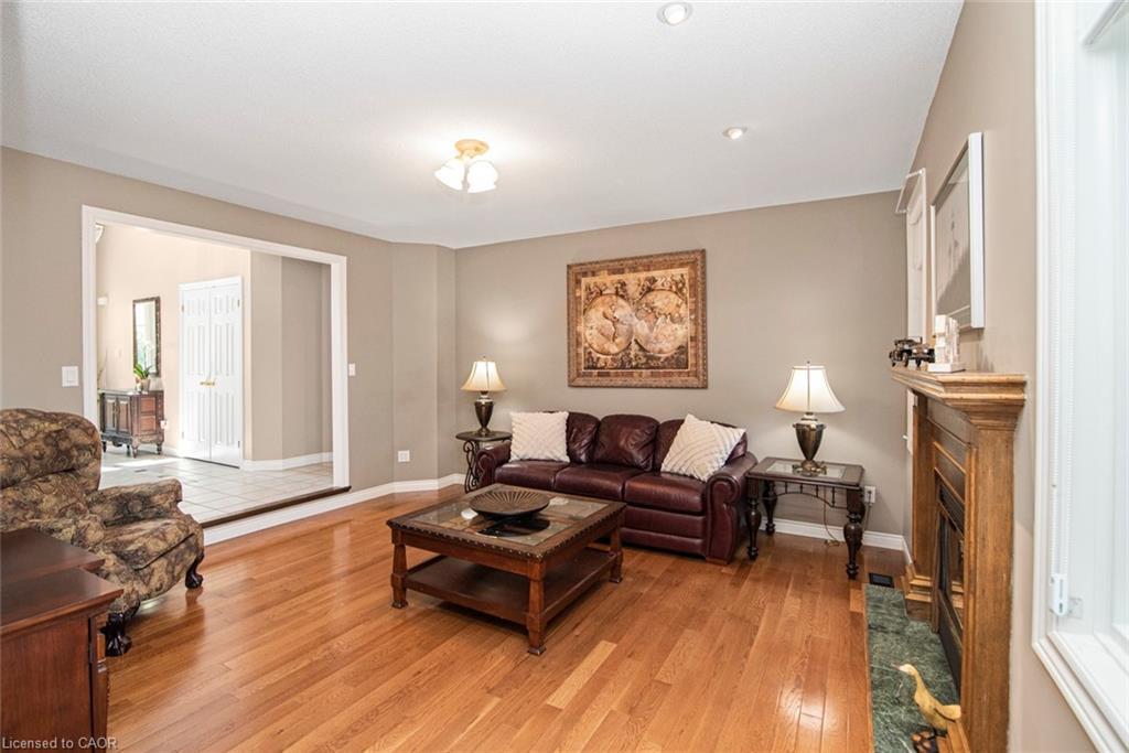 149 Dorchester Drive, Grimsby, ON - Indoor Photo Showing Living Room