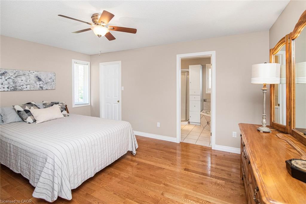 149 Dorchester Drive, Grimsby, ON - Indoor Photo Showing Bedroom