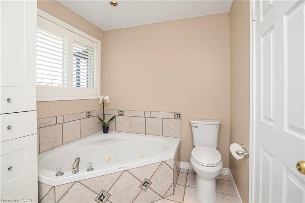 149 Dorchester Drive, Grimsby, ON - Indoor Photo Showing Bathroom