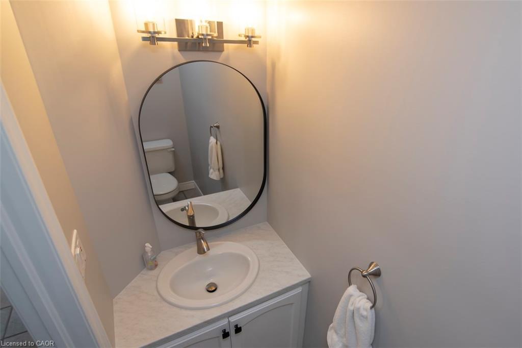 149 Dorchester Drive, Grimsby, ON - Indoor Photo Showing Bathroom