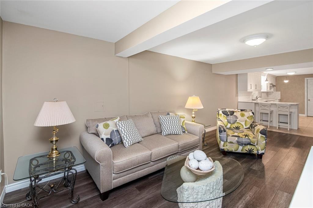 149 Dorchester Drive, Grimsby, ON - Indoor Photo Showing Living Room