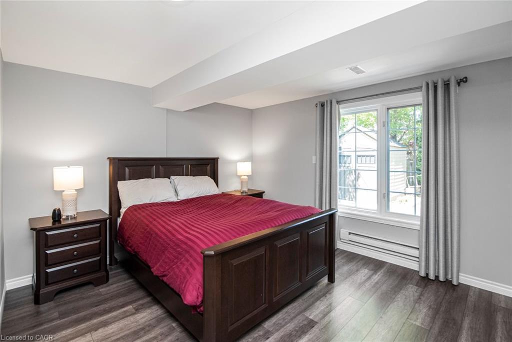 149 Dorchester Drive, Grimsby, ON - Indoor Photo Showing Bedroom