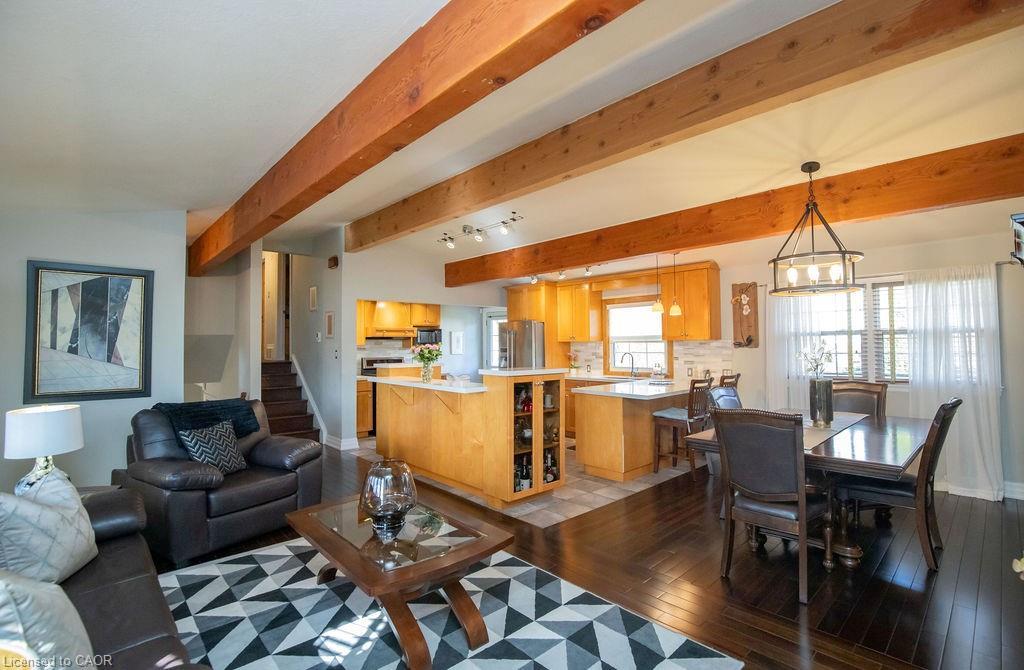 92 Auchmar Road, Hamilton, ON - Indoor Photo Showing Living Room