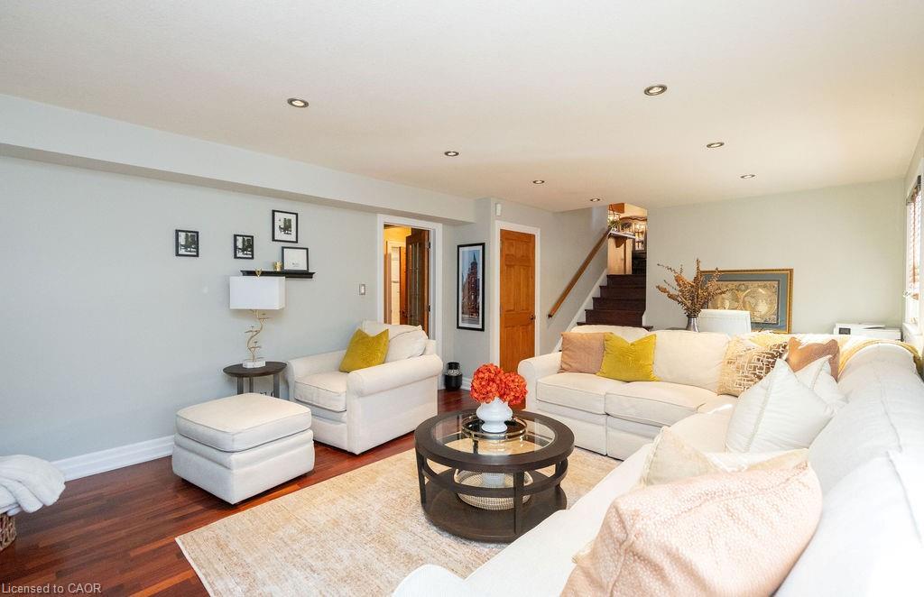 92 Auchmar Road, Hamilton, ON - Indoor Photo Showing Living Room