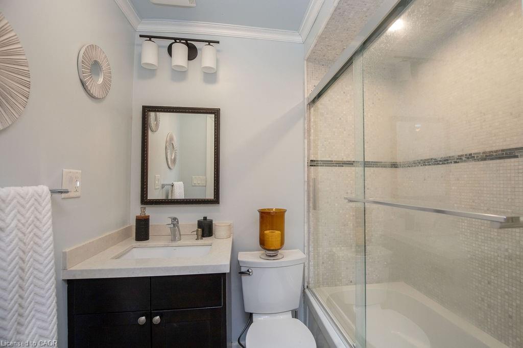92 Auchmar Road, Hamilton, ON - Indoor Photo Showing Bathroom