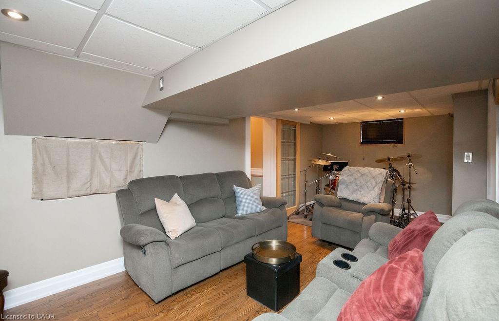 92 Auchmar Road, Hamilton, ON - Indoor Photo Showing Living Room