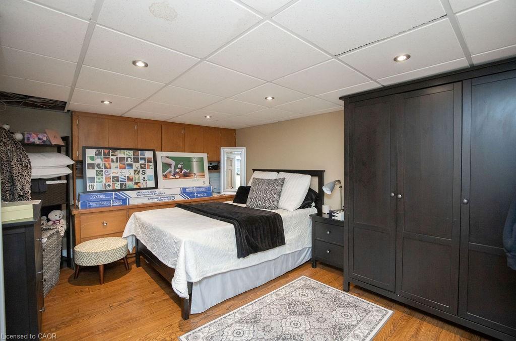 92 Auchmar Road, Hamilton, ON - Indoor Photo Showing Bedroom