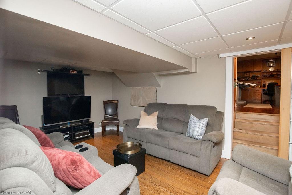 92 Auchmar Road, Hamilton, ON - Indoor Photo Showing Living Room