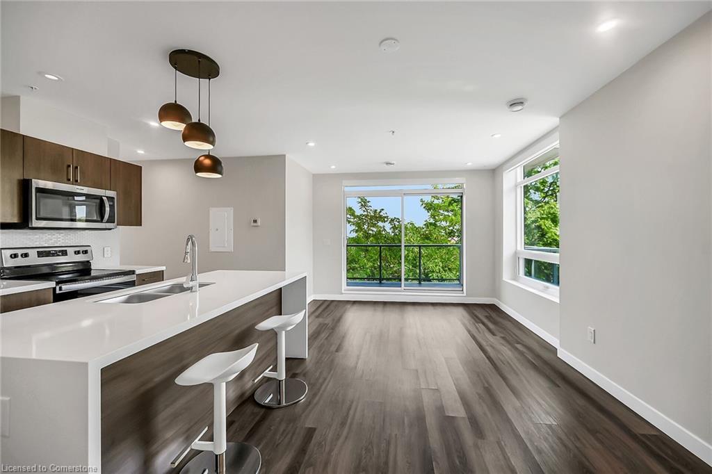 307-455 Charlton Avenue E, Hamilton, ON - Indoor Photo Showing Kitchen With Double Sink With Upgraded Kitchen